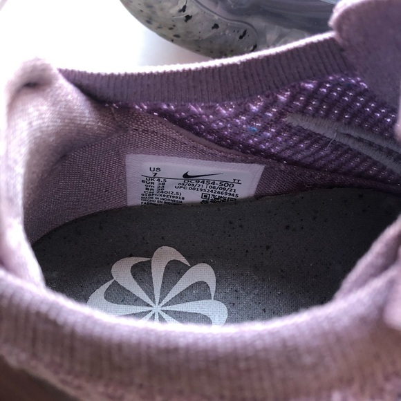 Nike Vapor Max Sneakers - Picture 5 of 9